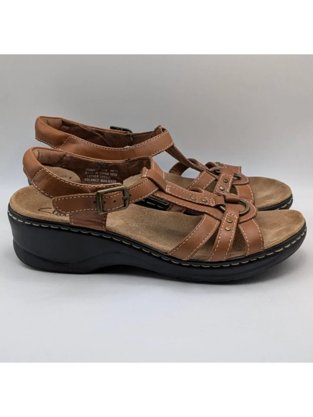 Clarks Lexi Brown Tan Strappy Sandals Women's Size 8.5 M Open Toe Buckle Beach